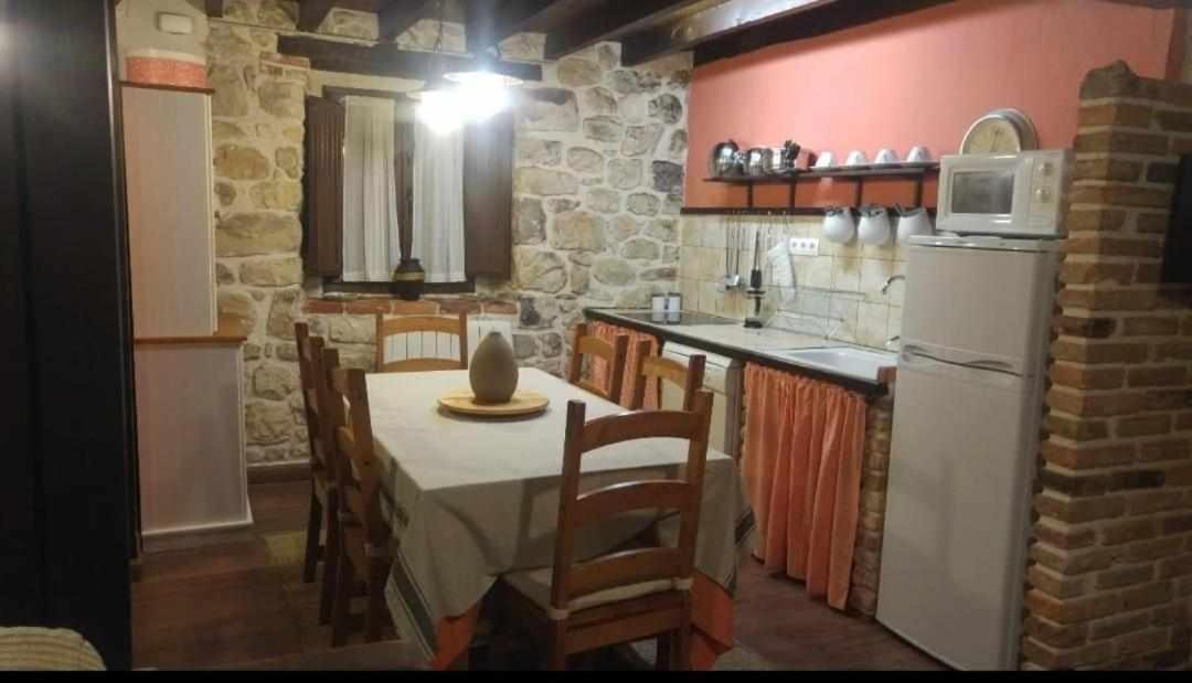 La Gesta Picos De Europa Villa Poo  Eksteriør billede